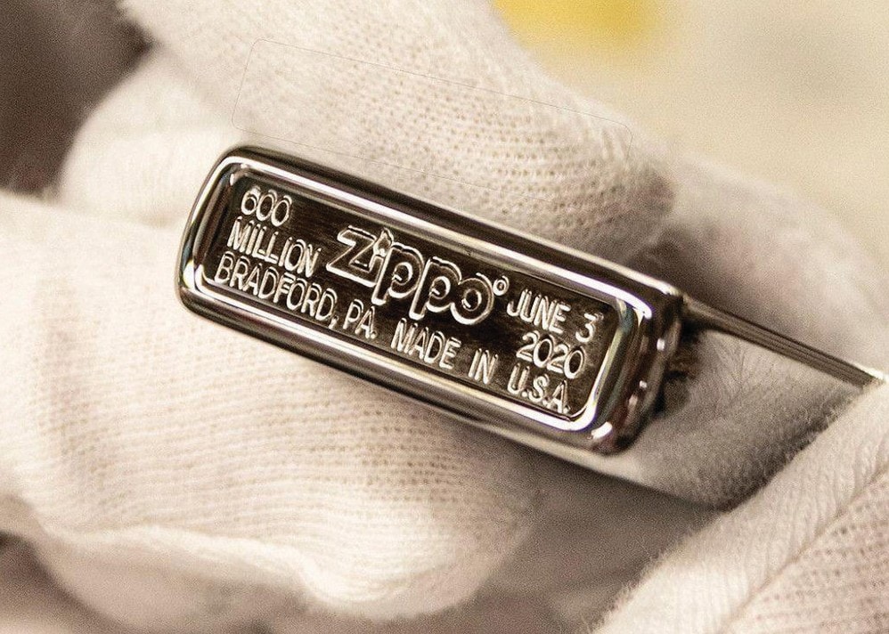 Mộc đáy bật lửa Zippo thứ 600 triệu.