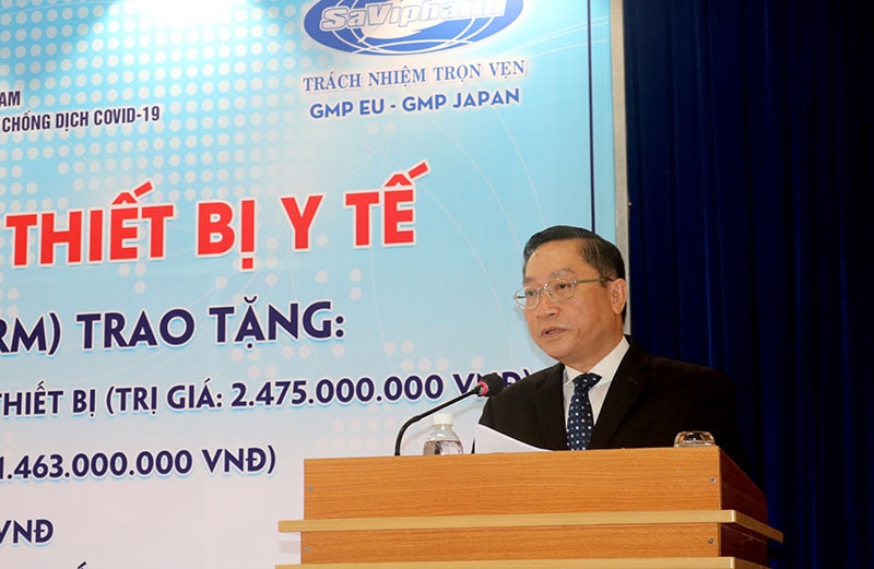 GS.TS Nguyễn Tấn Bỉnh – Giám đốc Sở Y tế TP.HCM phát biểu tại buổi lễ cảm ơn công ty Savipharm luôn hỗ trợ ngành Y tế thành phố trong công tác phòng chống dịch bệnh Covid 19 và mong rằng có thêm nhiều cá nhân đơn vị như Savipharm đồng hành cùng ngành Y tế trong quyết tâm chiến thắng đại dịch