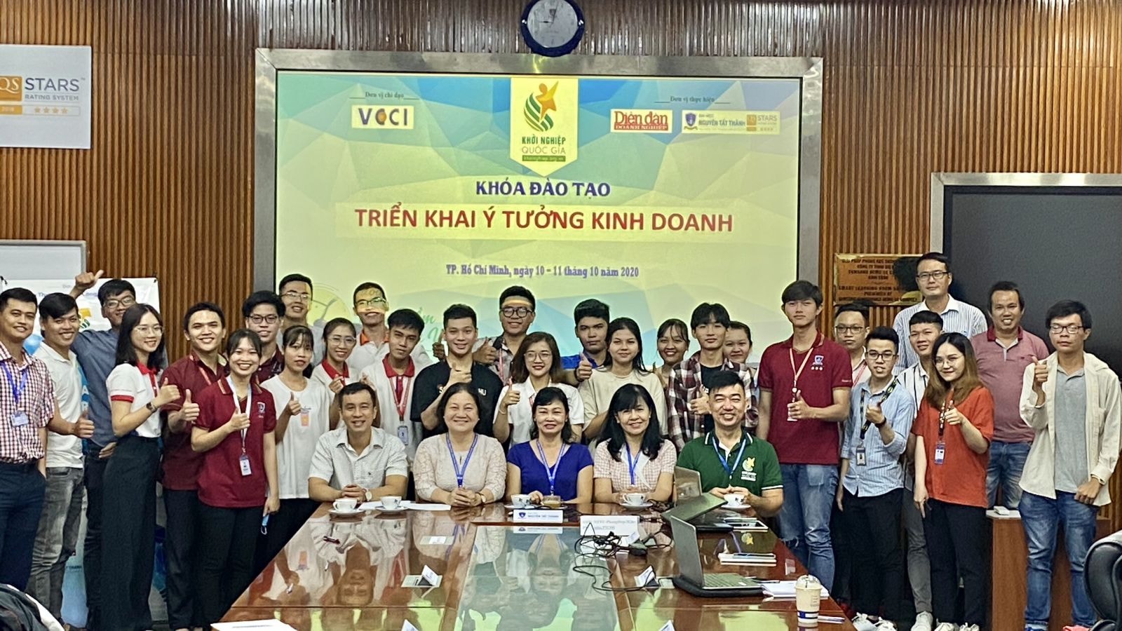 Lễ khai giảng khóa học Khởi sự doanh nghiệp do Báo Diễn đàn Doanh Nghiệp vừa phối hợp với trường Đại học Nguyễn Tất Thành tổ chức