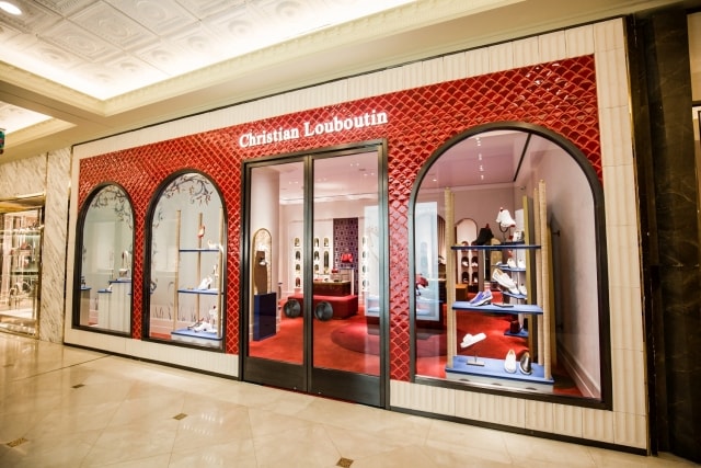 Hiện cửa hàng Christian Louboutin đầu tiên đã ra mắt công chúng tại Tràng Tiền Plaza – Hà Nội.