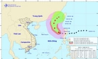 Bão số 7 tấn công biển Đông khiến biển động dữ dội