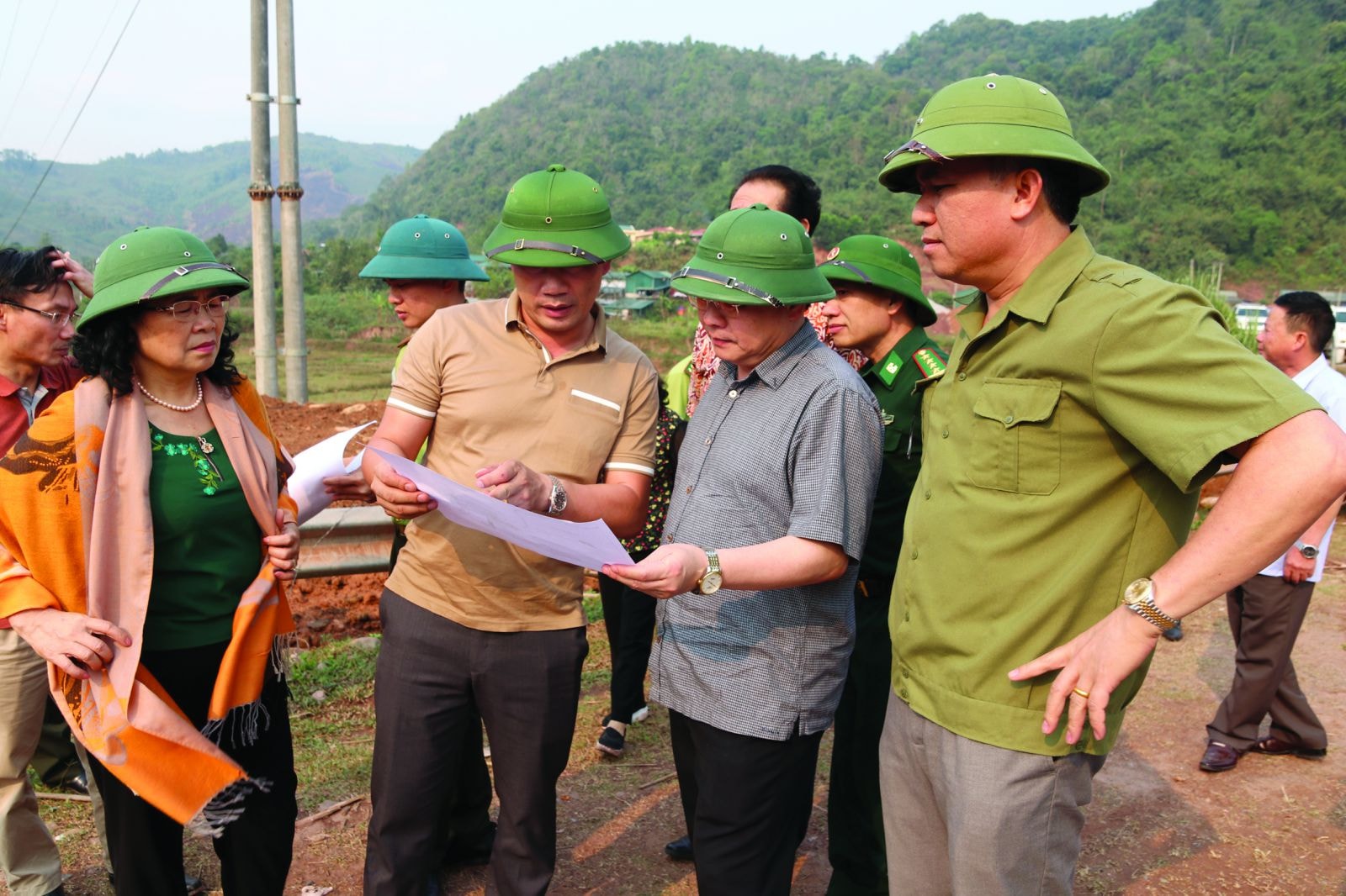 Lãnh đạo HDND, UBND cùng các Sở ban ngành tỉnh Điện Biên đi kiểm tra quy hoạch, triển khai các dự án trên địa bàn.