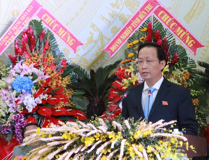 Đồng chí Nguyễn Trúc Sơn - Phó Chủ tịch UBND tỉnh Bến Tre trình bày tham luận tại Đại hội 