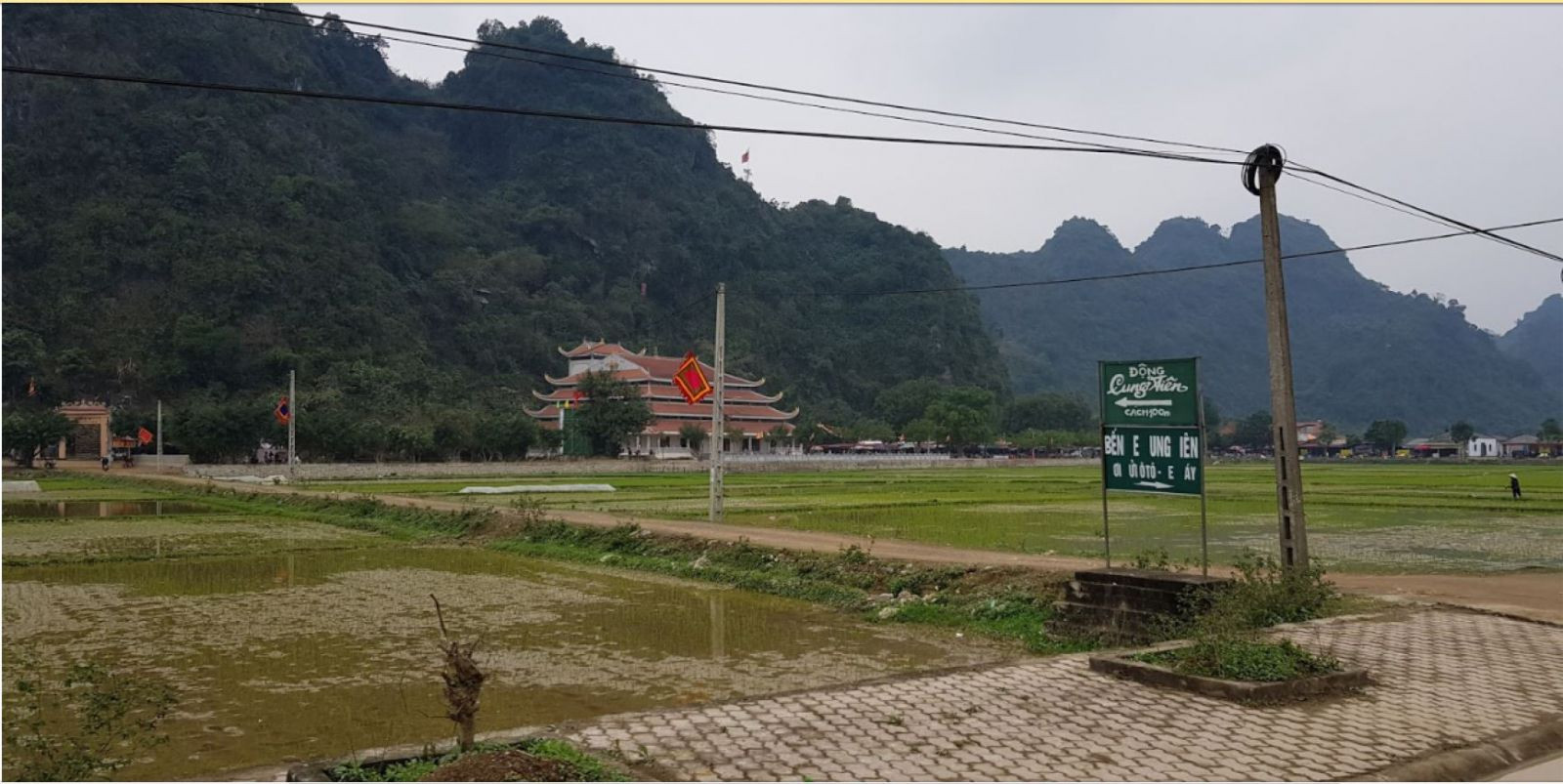 Chùa Tiên, nằm trong khu vực dự án Khu du lịch sinh thái-tâm linh Lạc Thủy từng đề xuất lấy 48ha đất lúa.