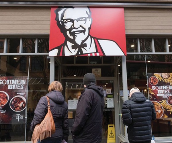 Gần 800 trong số 900 cửa hàng KFC tại Anh tạm đóng cửa vì không có thịt gà… Ảnh: Getty Images