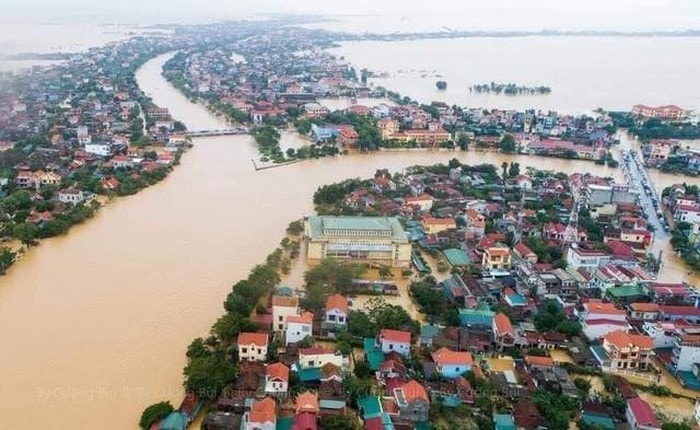Quảng Trị ngập trong biển nước