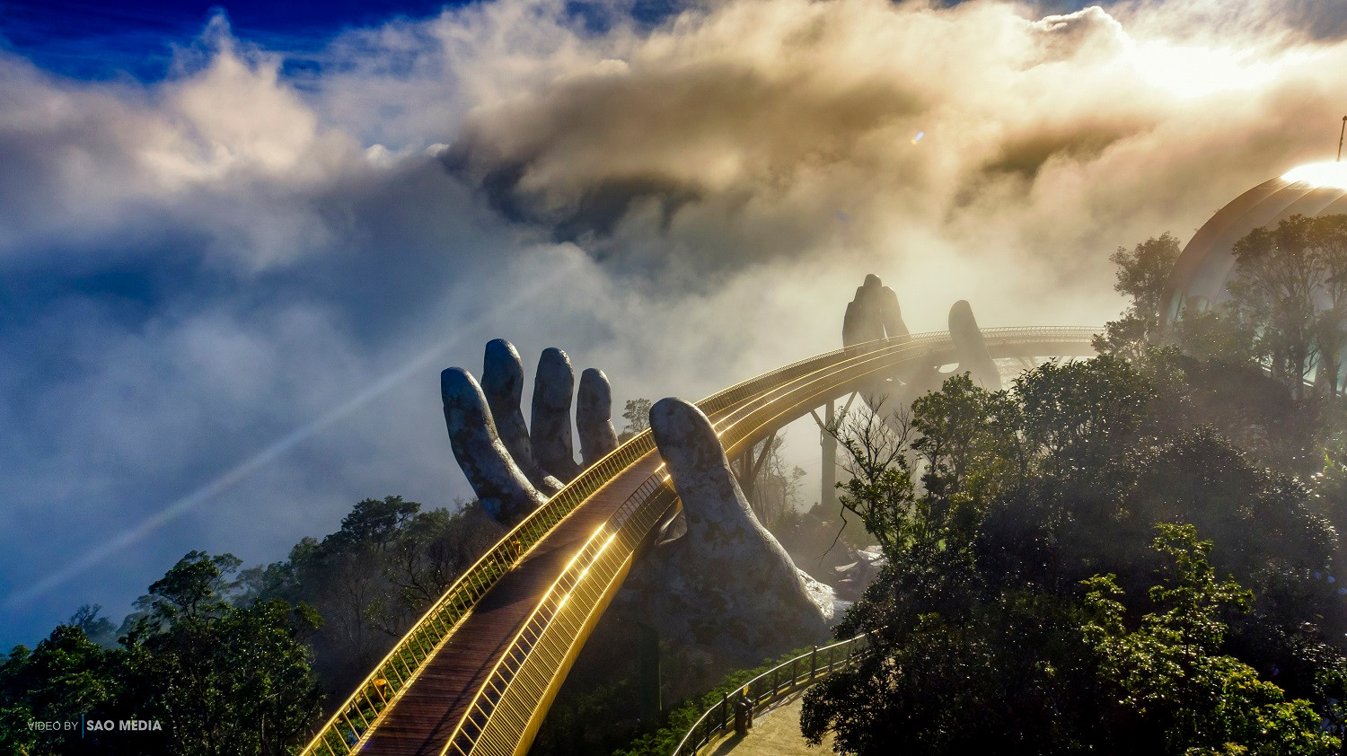 Cầu Vàng tại Sun World Ba Na Hills 