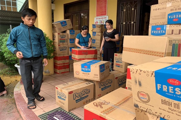 Những phần quà bánh kẹo Richy được chuyển đến tỉnh Thừa Thiên Huế ủng hộ bà con vùng lũ.