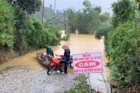 Hà Tĩnh: Hồ chứa đồng loạt xả lũ, nhiều nơi bị cô lập