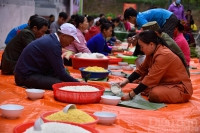 Diễn đàn NGƯƠI VIỆT TỬ TẾ Thanh Hóa: Hàng nghìn chiếc bánh trưng sẵn sàng gửi vào tâm lũ Miền Trung