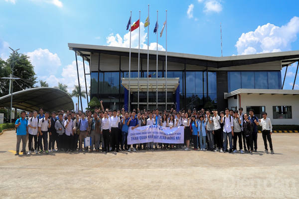 Đoàn sinh viên trường Đại học Bách Khoa tham quan nhà máy xanh ATAD Đồng Nai