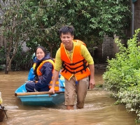 Diễn đàn NGƯỜI VIỆT TỬ TẾ: Cảm động hai anh em vượt lũ đi cứu người trong đêm