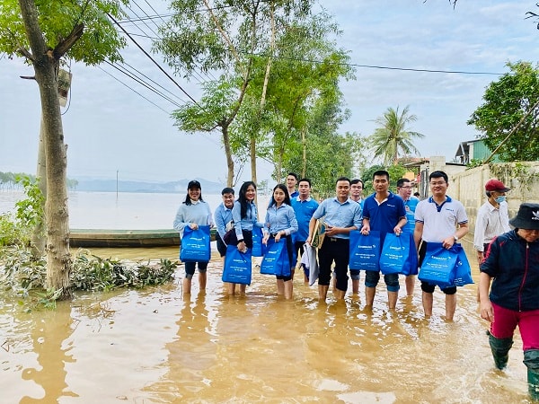 Mang trong mình sứ mệnh yêu thương, CBNV Eximbank hy vọng sẽ phần nào xoa dịu nỗi đau mà đồng bào miền Trung đang gánh chịu.