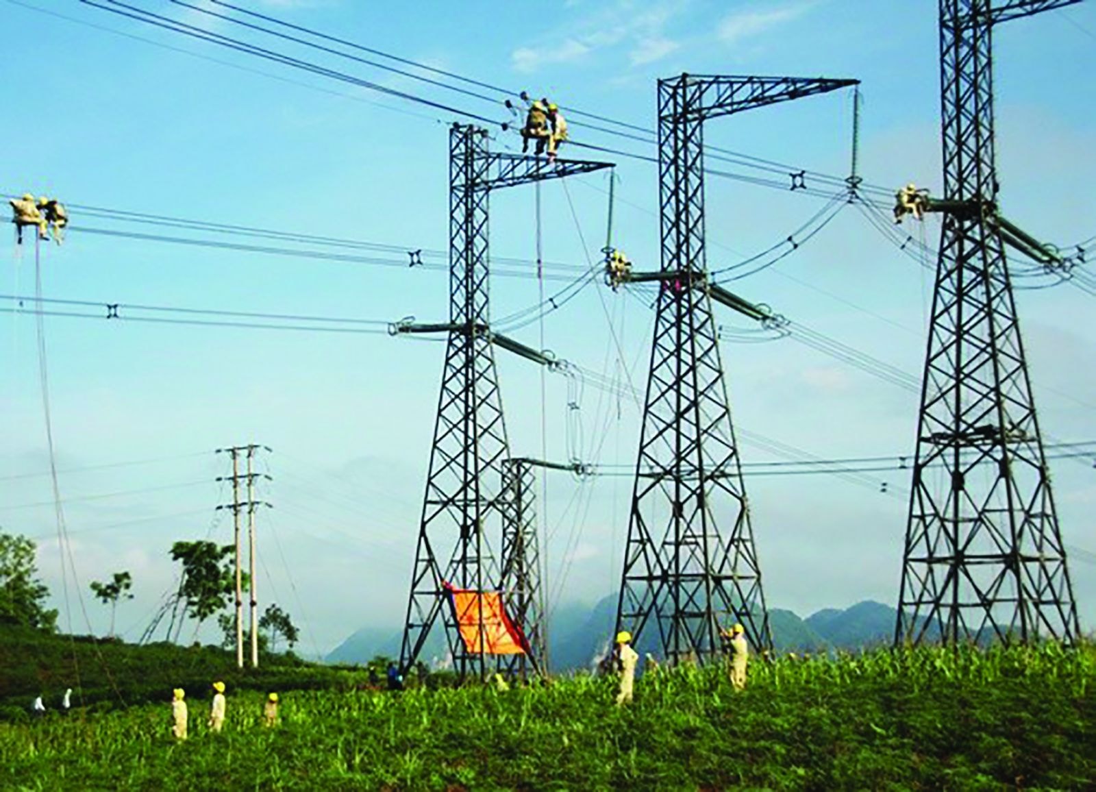  Hệ thống truyền tải điện 500 KV (mạch 3) do khu vực tư nhân đầu tư.