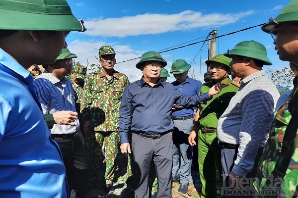 Rạng sáng nay (29/10) Phó Thủ tướng Trịnh Đình Dũng cùng đoàn công tác đã có mặt tại khu vực hiện trường chỉ đạo công tác tìm kiếm