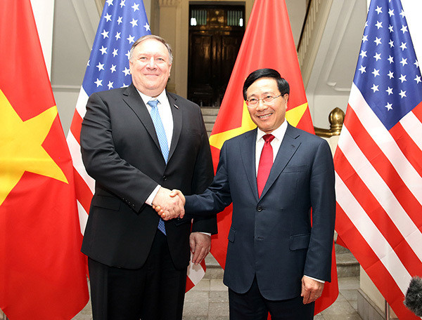 Ngoại trưởng Mỹ Mike Pompeo và Bộ trưởng Bộ Ngoại giao Việt Nam Phạm Bình Minh.