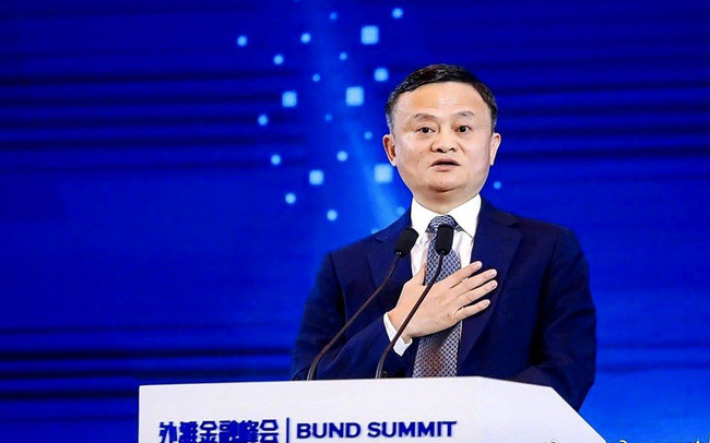 Jack Ma phát biểu trong hội nghị thượng đỉnh Bến Thượng Hải.