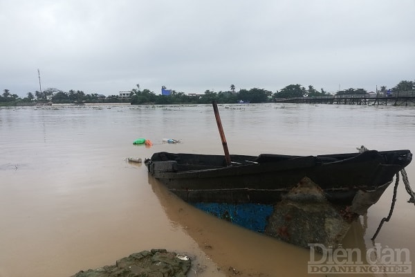 mưa lớn kèm theo các Hồ chứa điều tiết xả lũ nên nước tại các Sông đang lên nhanh