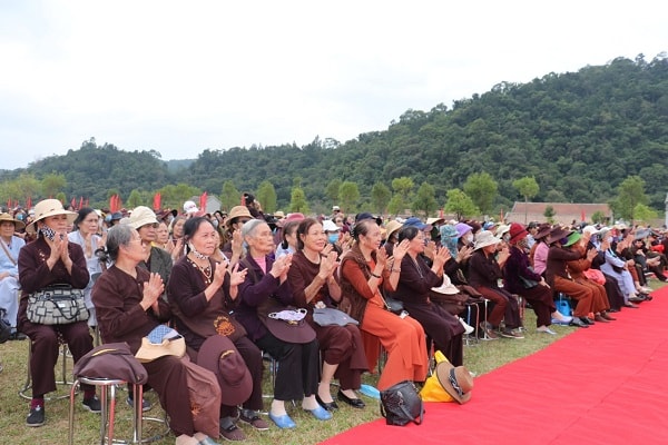 Chương trình có sự tham dự của đông đảo tăng ni, phật tử
