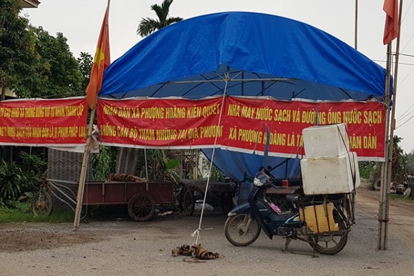 Một số đối tượng đã căng băng rôn, lều bạt, ngang nhiên cắt khóa, phá cổng đuổi cán bộ công nhân viên công ty ra khỏi nhà máy, chiếm nhà máy.