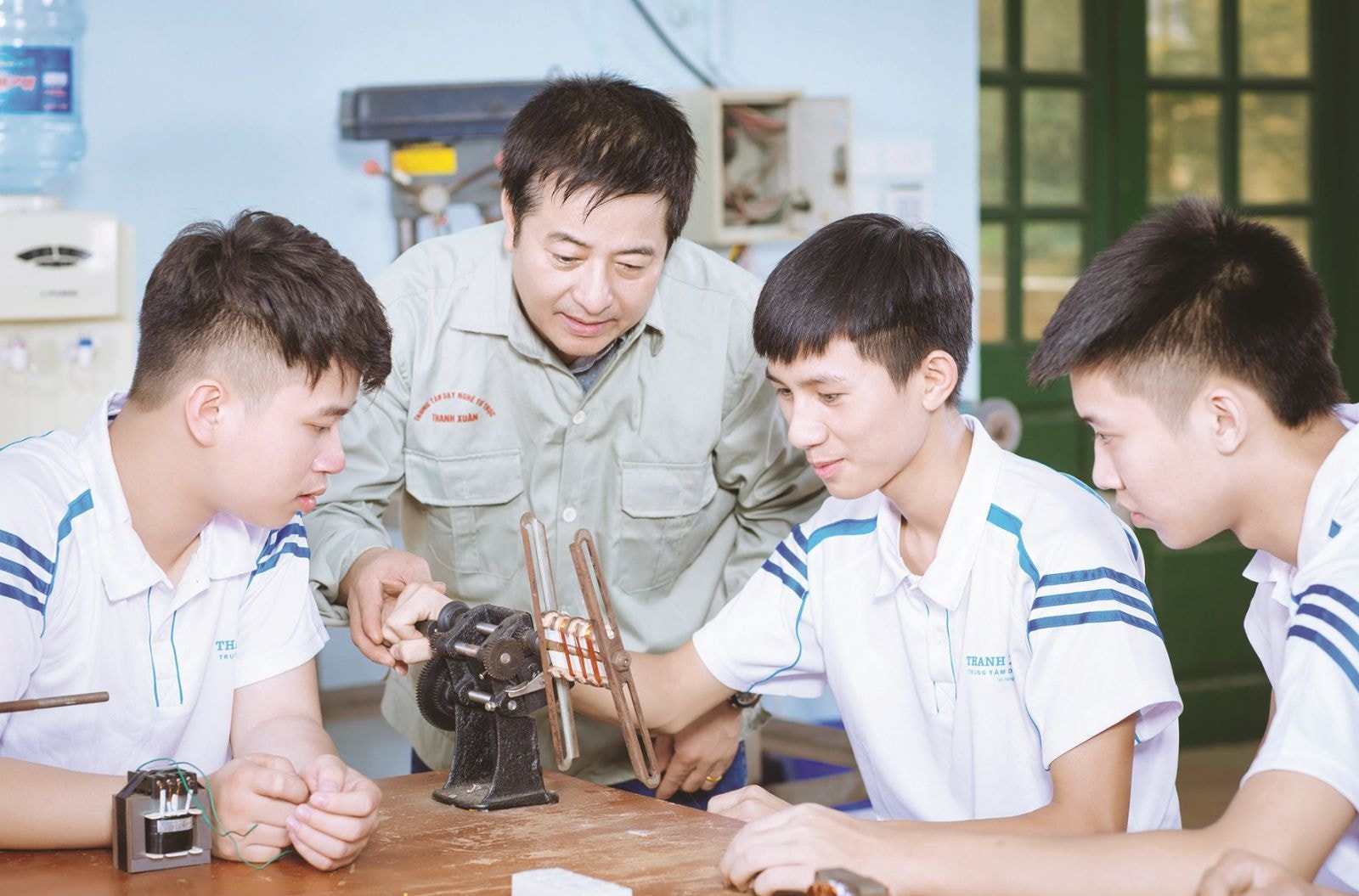 Nhiều chuyên gia cho rằng phải tăng cường gắn kết GDNN với thị trường lao động và việc làm bền vững.