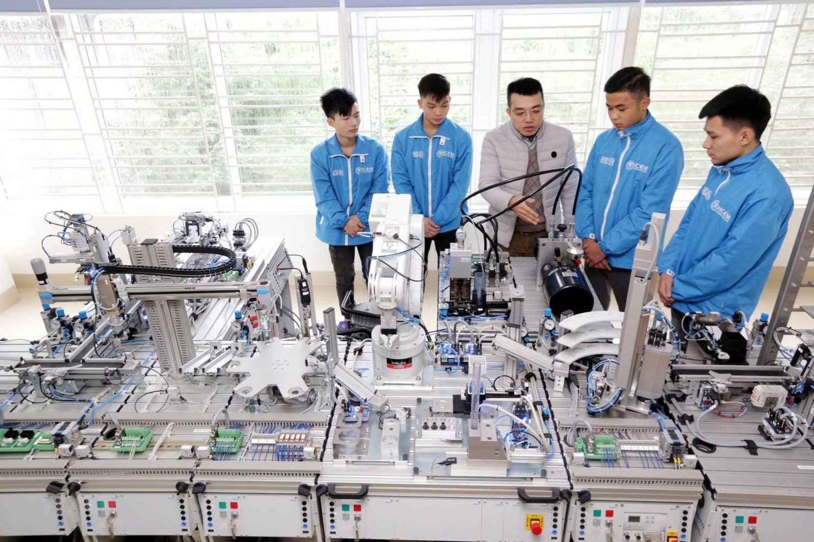 Các nước ASEAN, trong đó có Việt Nam đang nổi lên như là điểm đến tiềm năng, là điểm đến cho sự phân bổ lại dòng vốn đầu tư, đặc biệt là xu hướng dịch chuyển dòng vốn từ Trung Quốc.