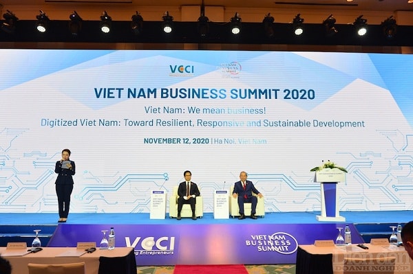 Các diễn giả chia sẻ tại Hội nghị Thượng đỉnh Kinh doanh Việt Nam 2020. Ảnh: Quốc Tuấn