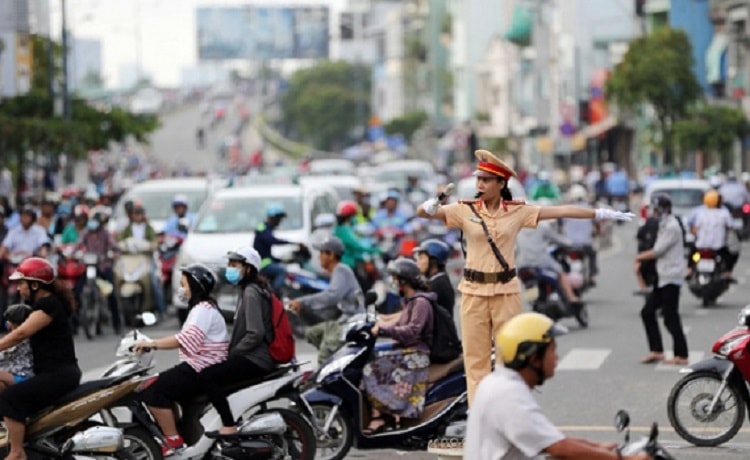 Mặc dù Bộ GTVT và Bộ Công an đều khẳng định về tính khả thi khi tách Luật Giao thông đường bộ, thế nhưng, không ít đại biểu vẫn tỏ ra quan ngại... - Ảnh: ĐCS