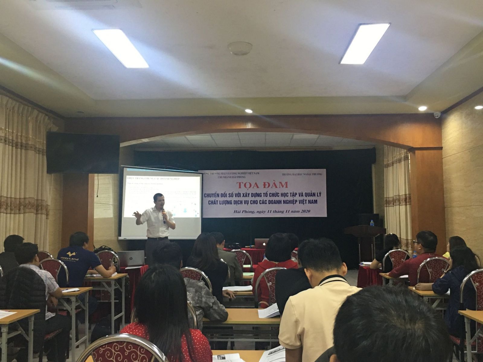 Tọa đàm “chuyển đổi số trong phát triển tổ chức và quản lý chất lượng dịch vụ doanh nghiệp” tại Hải Phòng.