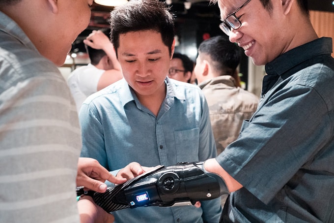 Sản phẩm cánh tay giả nhận được sự quan tâm của nhiều người. Ảnh: Vulcan Augmetics.