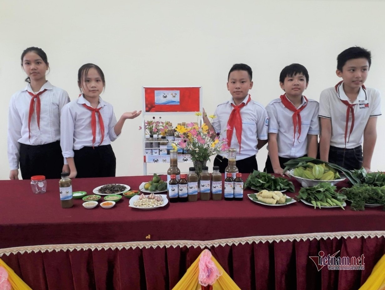 Học trò miền núi Hà Tĩnh khởi nghiệp với “nước chấm cua đồng”