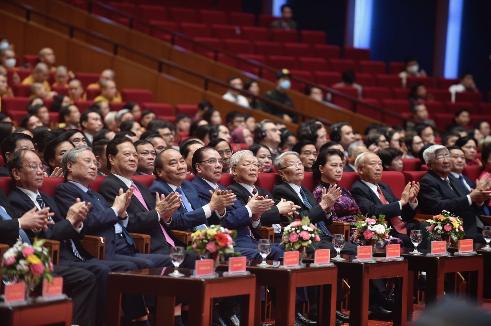 Các đồng chí lãnh đạo, nguyên lãnh đạo Đảng, Nhà nước, Quốc hội dự buổi lễ. Ảnh: VGP/Nhật Bắc