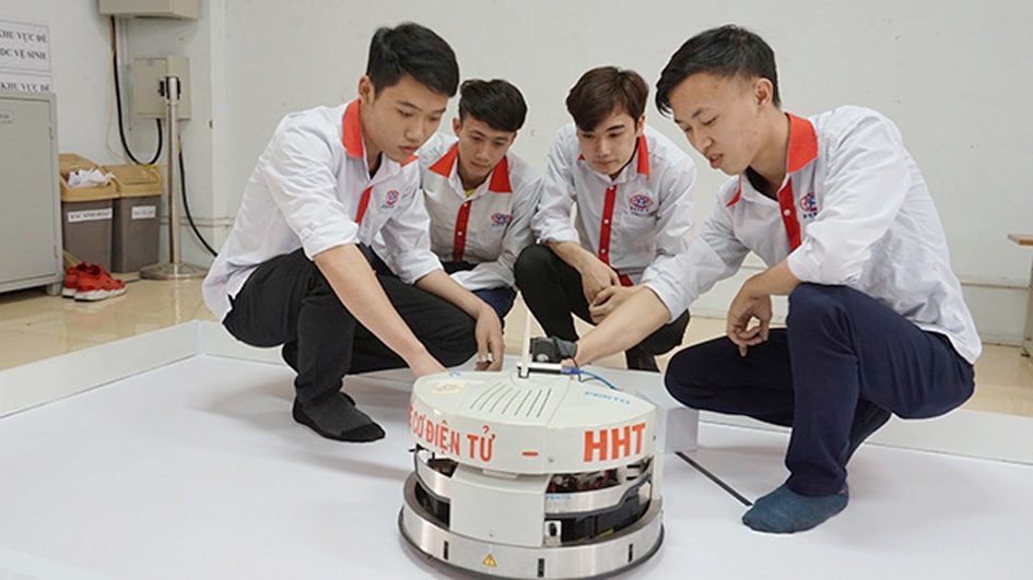  Sinh viên trong đội tuyển Robocon Trường CĐ nghề Công nghệ cao Hà Nội.