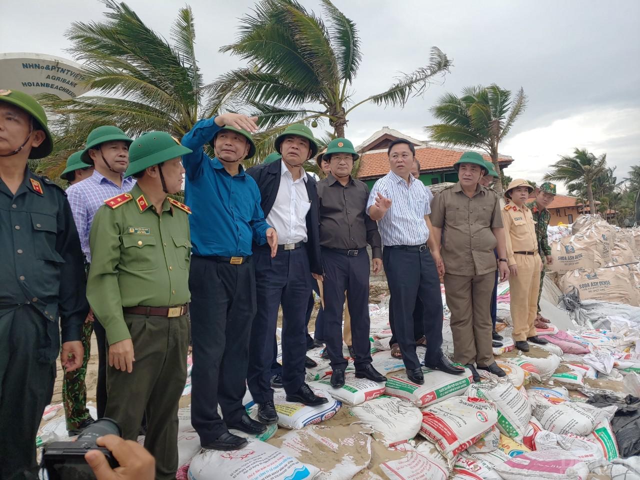 Phó Thủ tướng Trịnh Đình Dũng đã có buổi đánh giá, nhận xét tình hình sạt lở biển tại Hội An trước đó,