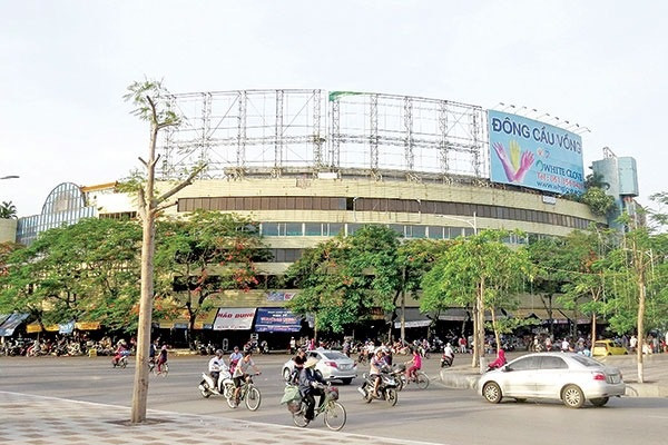 nhiều năm nay, khu vực chợ Sắt (cũ) nằm trên địa bàn quận Hồng Bàng hoạt động kém hiệu quả, nhiều diện tích còn để trống, nên thành phố Hải Phòng đã có chủ trương thu hút các nhà đầu tư có tiềm năng, kinh nghiệm để di chuyển xây dựng TTTM chợ Sắt mới