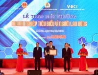 Thủ tướng Chính phủ tặng Bằng khen “Doanh nghiệp tiêu biểu vì người lao động” cho Vietcombank