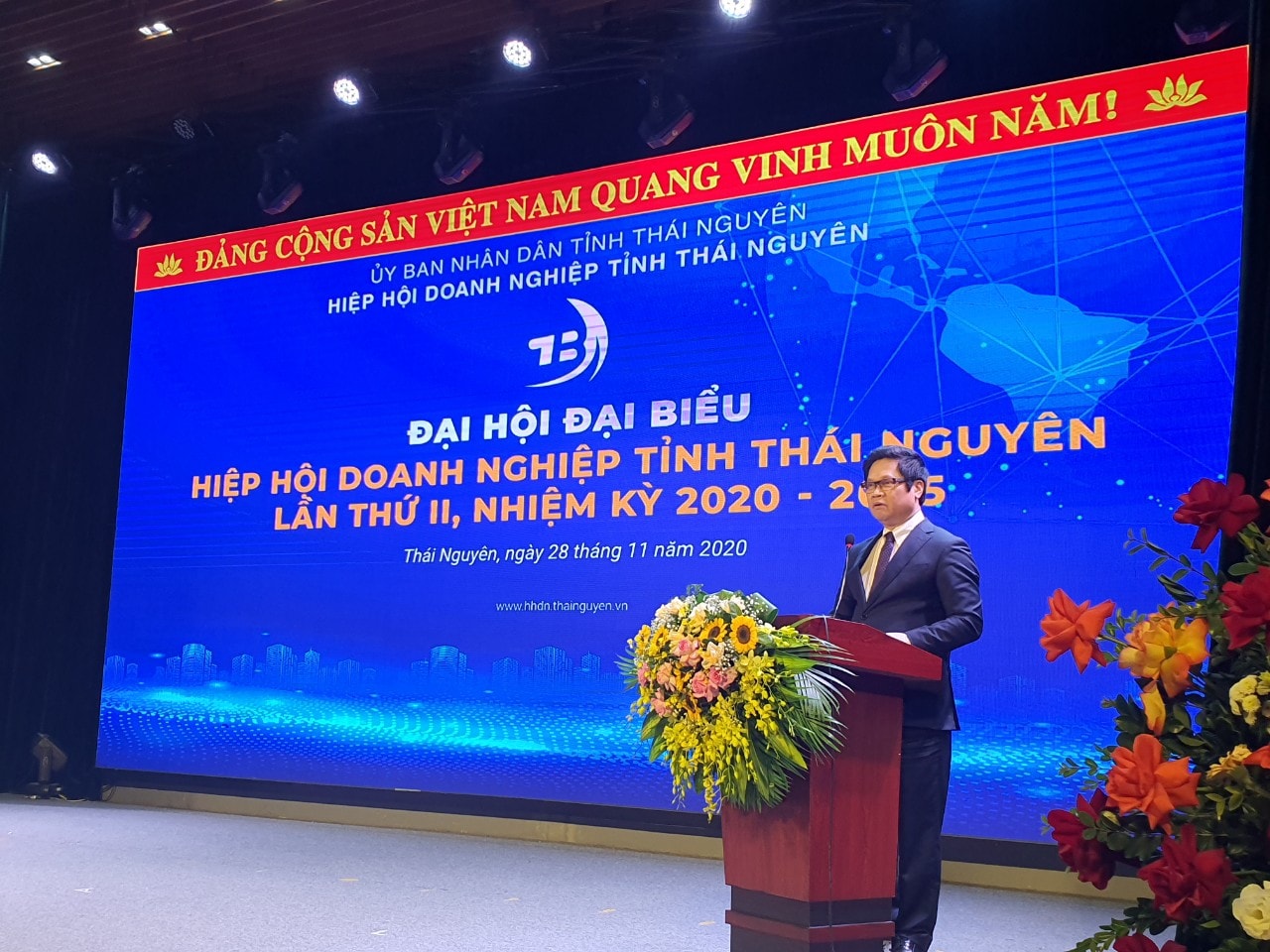 Tiến sĩ Vũ Tiến Lộc, Chủ tịch Phòng Thương mại và Công nghiệp Việt Nam phát biểu tại Đại hội.