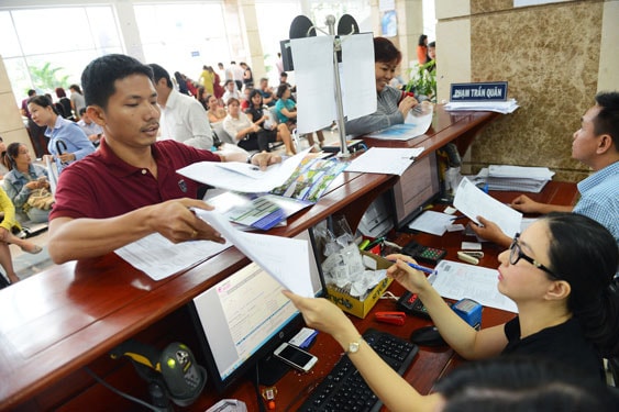 Ngân hàng sẽ phải cung cấp tài khoản khách hàng cho cơ quan thuế; báo chí đưa tin sai sự thật bị phạt đến 100 triệu đồng, giảng viên đại học công lập hưởng lương đến 11,92 triệu đồng/tháng... là những chính sách nổi bật có hiệu lực từ tháng 12/2020.