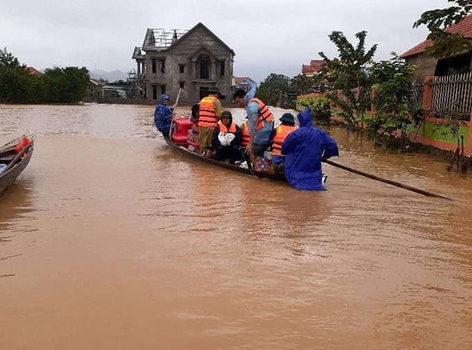 Riêng tỉnh Quảng Bình đã có 25 người chết, 230 người bị thương, ước tính thiệt hại về kinh tế khoảng 3.512 tỷ đồng...