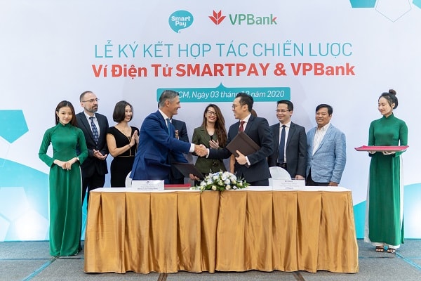 Ông Marek E. Forysiak, Chủ tịc ... n VPBank ký kết hợp tác