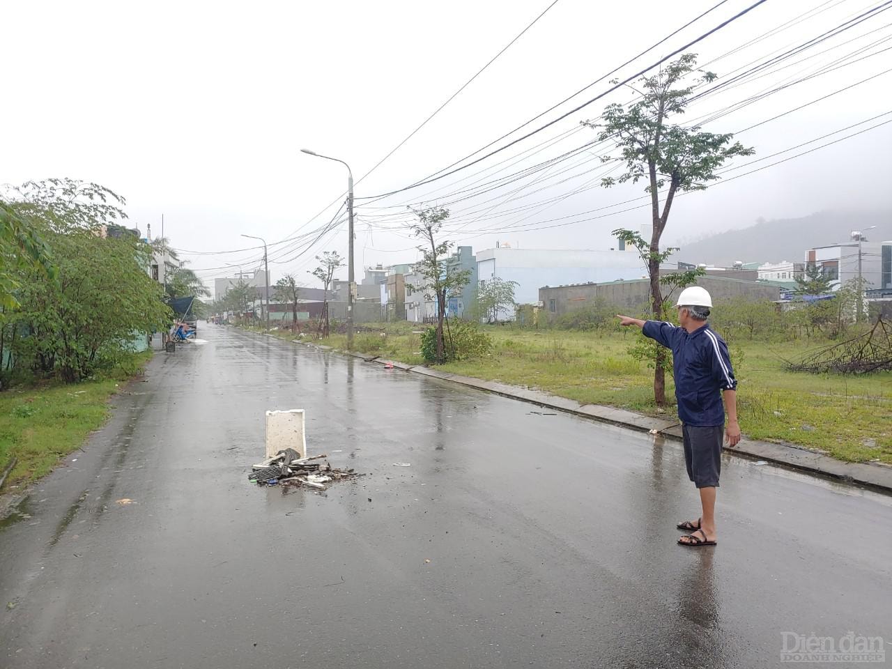 Hơn 280m đất của ông Nguyễn Thúc Toàn đã nằm dưới chân dự án, tuy nhiên việc đền bù vẫn chưa được giải quyết thỏa đáng.