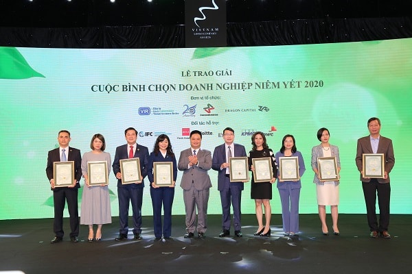 Top 10 doanh nghiệp niêm yết xuất sắc nhóm vốn hóa lớn năm 2020