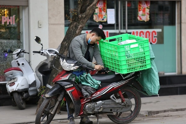 Nhiều shop bán hàng online chuyển sang thanh toán tiền mặt thông qua các shipper để né thuế thu nhập cá nhân