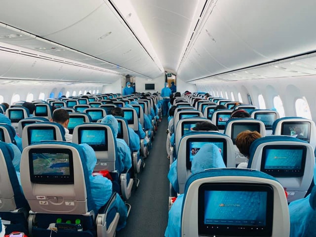 Trách nhiệm của VietNam Airlines trong sự việc nay vô cùng lớn bởi sự quản lý nhân viên lỏng lẻo của mình. Cho nên lãnh đạo của VietNam Airlines cần phải chịu trách nhiệm và nhận lỗi vì đã để xảy ra sự việc ngoài mong muốn