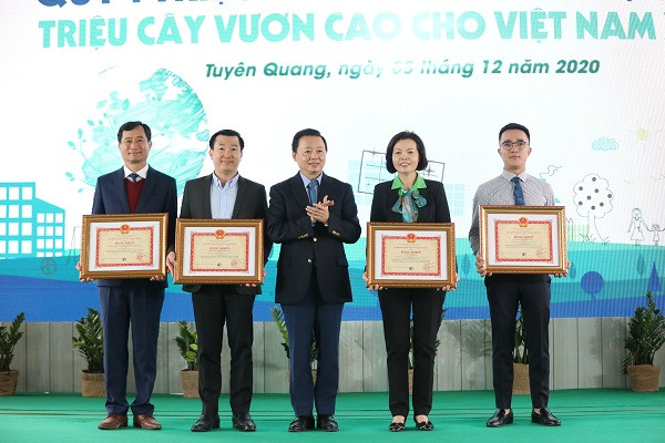 Quỹ “1 triệu cây xanh cho Việt Nam” nhận bằng khen của Bộ trưởng Bộ Tài Nguyên &p/Môi Trường.