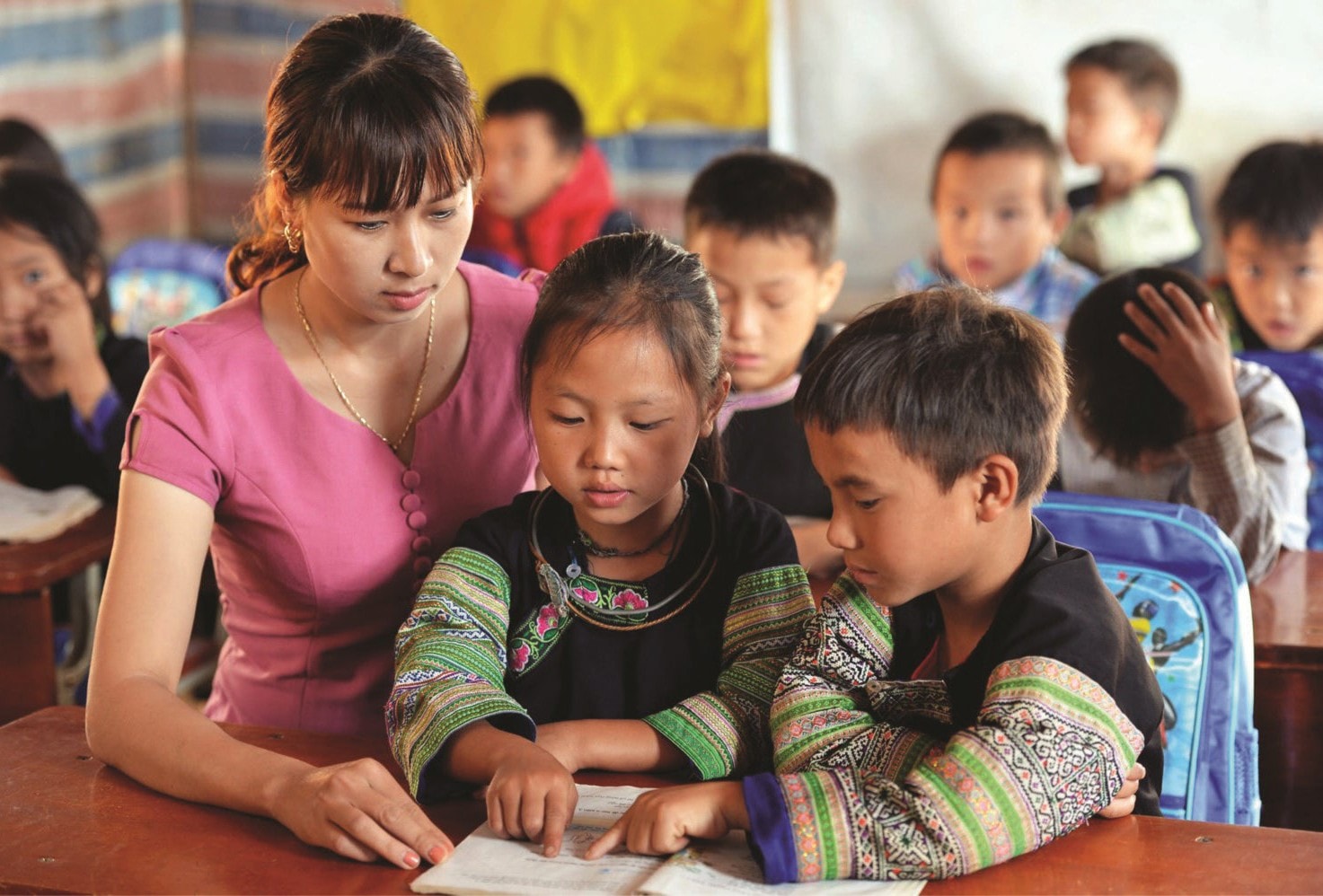 Đối với các em học sinh thuộc các dân tộc ít người, môn “Tiếng Việt” thực sự là một môn ngoại ngữ. Ảnh: Lớp Bán trú tiểu học Lao Chải, huyện Mù Cang Chải (Yên Bái)
