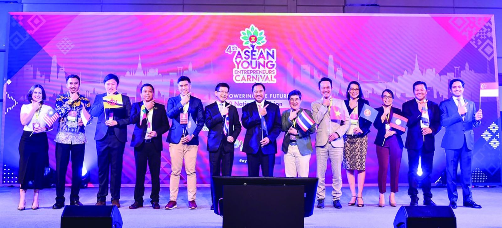  Nhóm các nhà Lãnh đạo Hội đồng DNT ASEAN (AYEC) tham dự Carnival DNT ASEAN 2019 tại Thái Lan