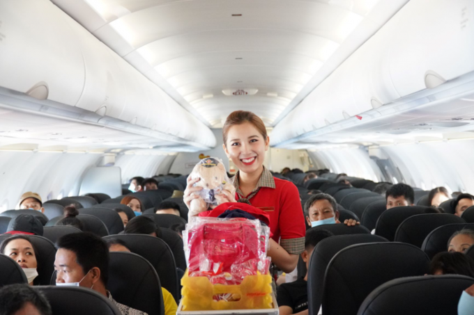 Bên cạnh cơ hội trúng thưởng, hành khách còn nhận nhiều phần quà giá trị khi bay cùng Vietjet. Ảnh: Vietjet Air.