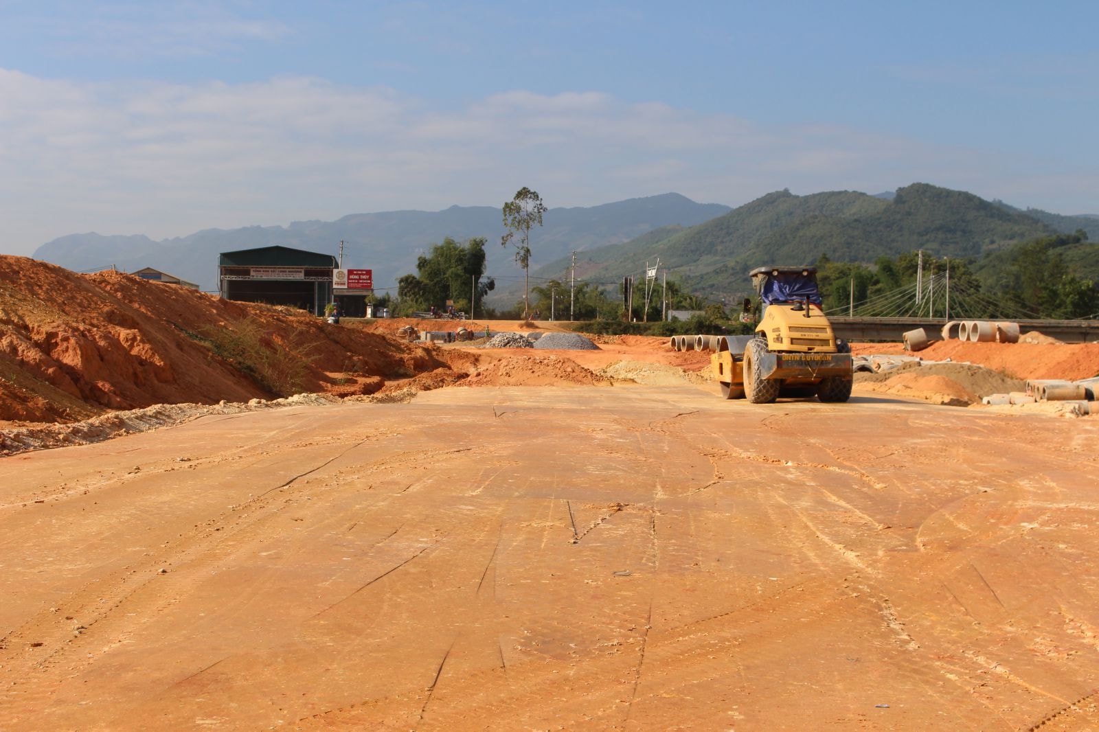 Các dự án đầu tư đã được đưa vào sử dụng trên địa bàn huyện trong gian vừa qua đã đảm bảo về chất lượng, đem lại hiệu quả kinh tế xã hội cao