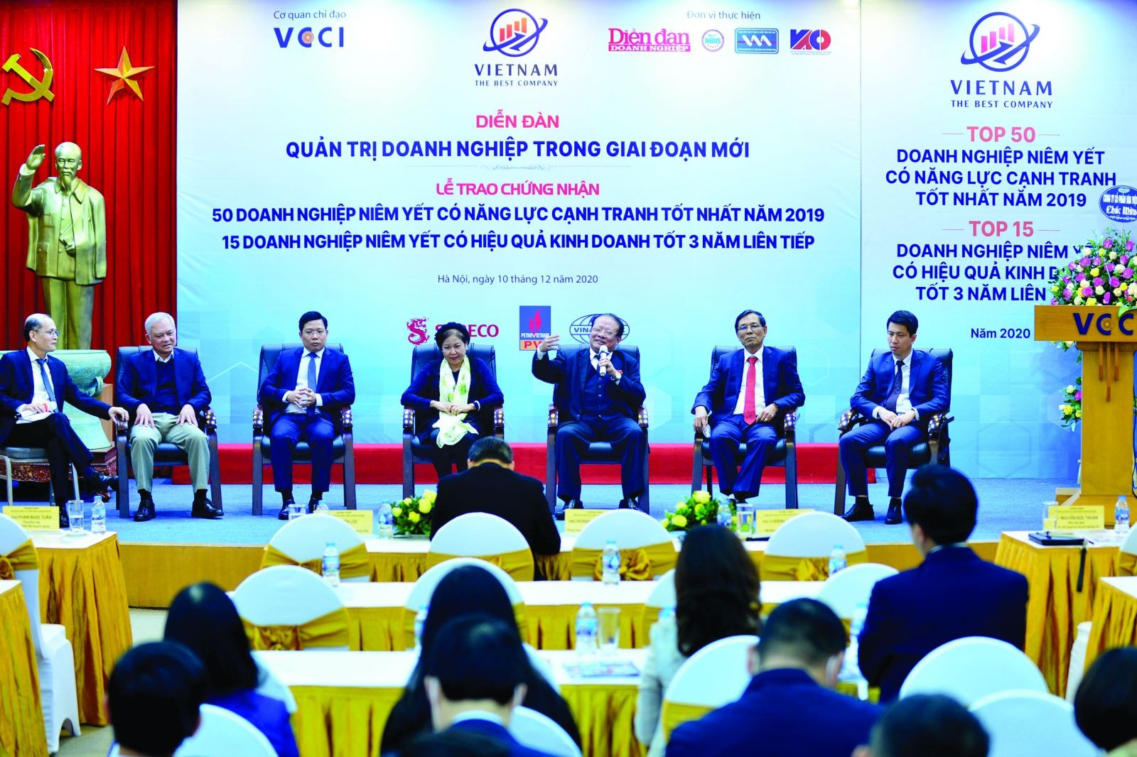  Các diễn giả tham gia Chương trình “Đánh giá năng lực hoạt động doanh nghiệp” thảo luận về nâng cao năng lực quản trị doanh nghiệp.